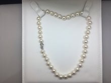 Load image into Gallery viewer, pearl necklace