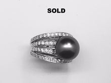 Load image into Gallery viewer, Black Tahitian South Sea Pearl and Diamond Ring