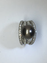 Load image into Gallery viewer, Black Tahitian South Sea Pearl and Diamond Ring